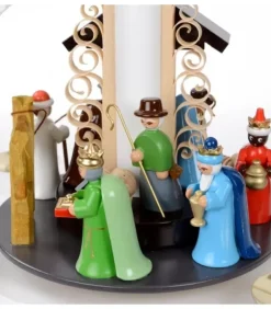 Pyramide Allemande Avec Crèche De Noël Blanche